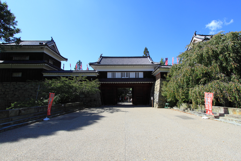 上田城 本丸南櫓、北櫓と東虎口櫓門 